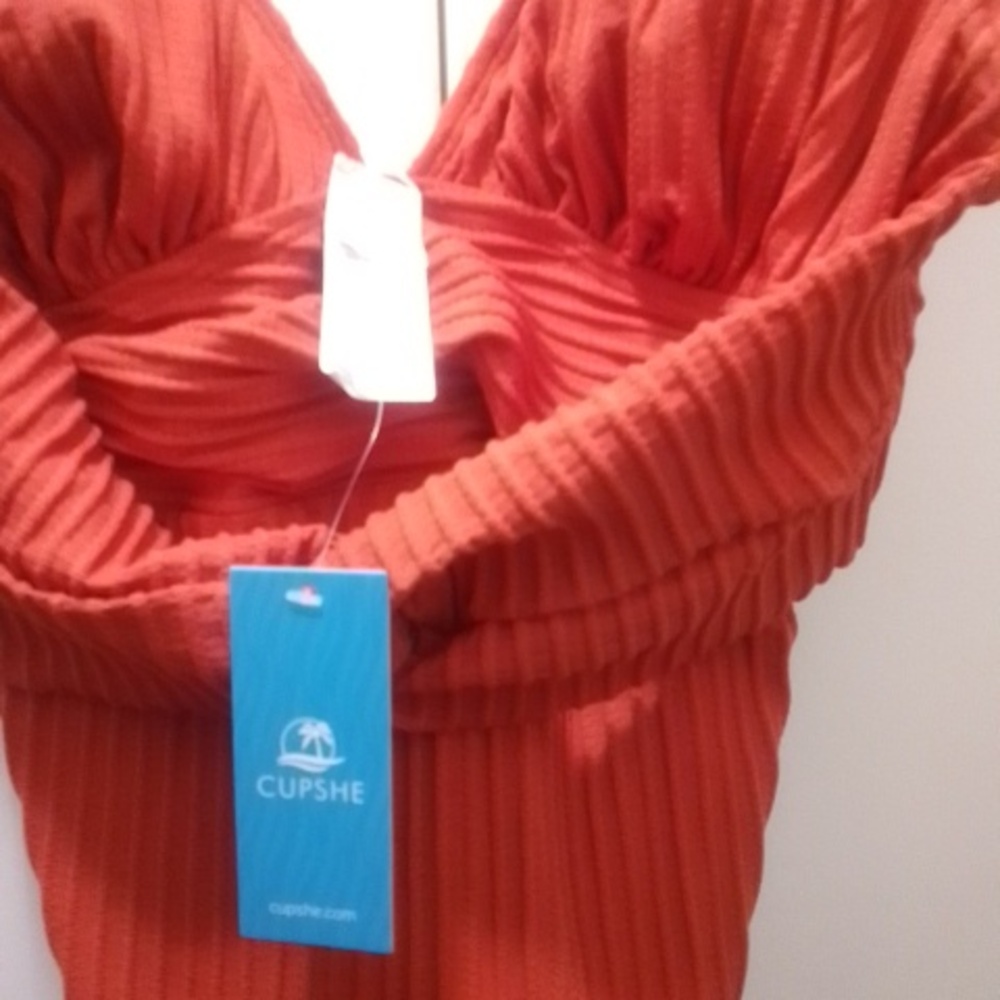 NWT Cupshe Ribbed One-Piece Plunge Ruffled Tummy Swimsuit - Picture 2 of 4
